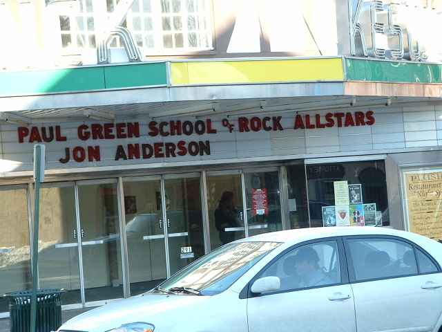 JonAndersonPaulGreensSchoolOfRockAllStars2007-02-15KeswickTheatrePA (3).JPG
